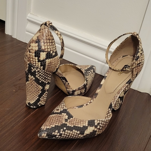Snake Print Heels - Size 8 - Picture 5 of 5